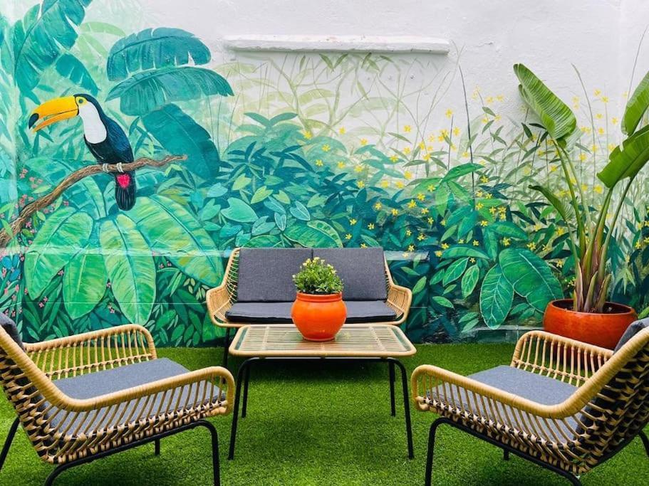 Artistic Flat Next To Ruzafa Welcome To The Jungle Valencia Exterior photo