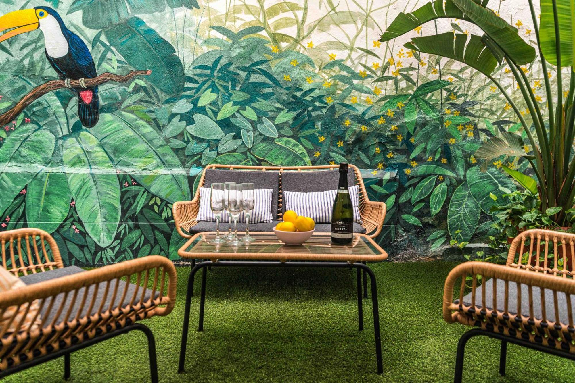 Artistic Flat Next To Ruzafa Welcome To The Jungle Valencia Exterior photo