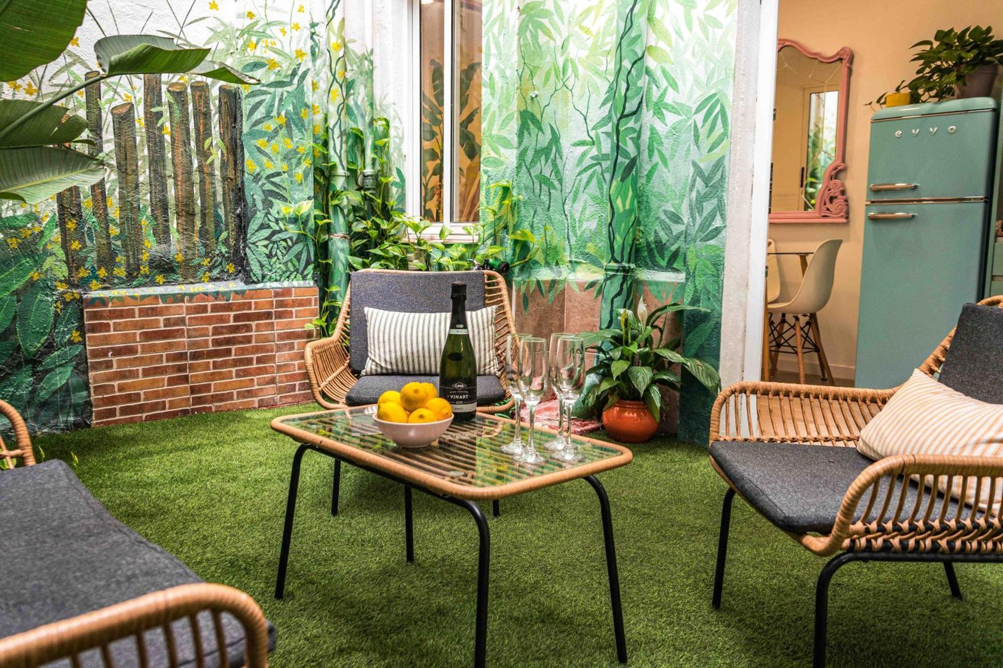 Artistic Flat Next To Ruzafa Welcome To The Jungle Valencia Exterior photo
